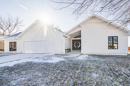 13 Edgewater Lane, Dakota Dunes, SD 57049, USA