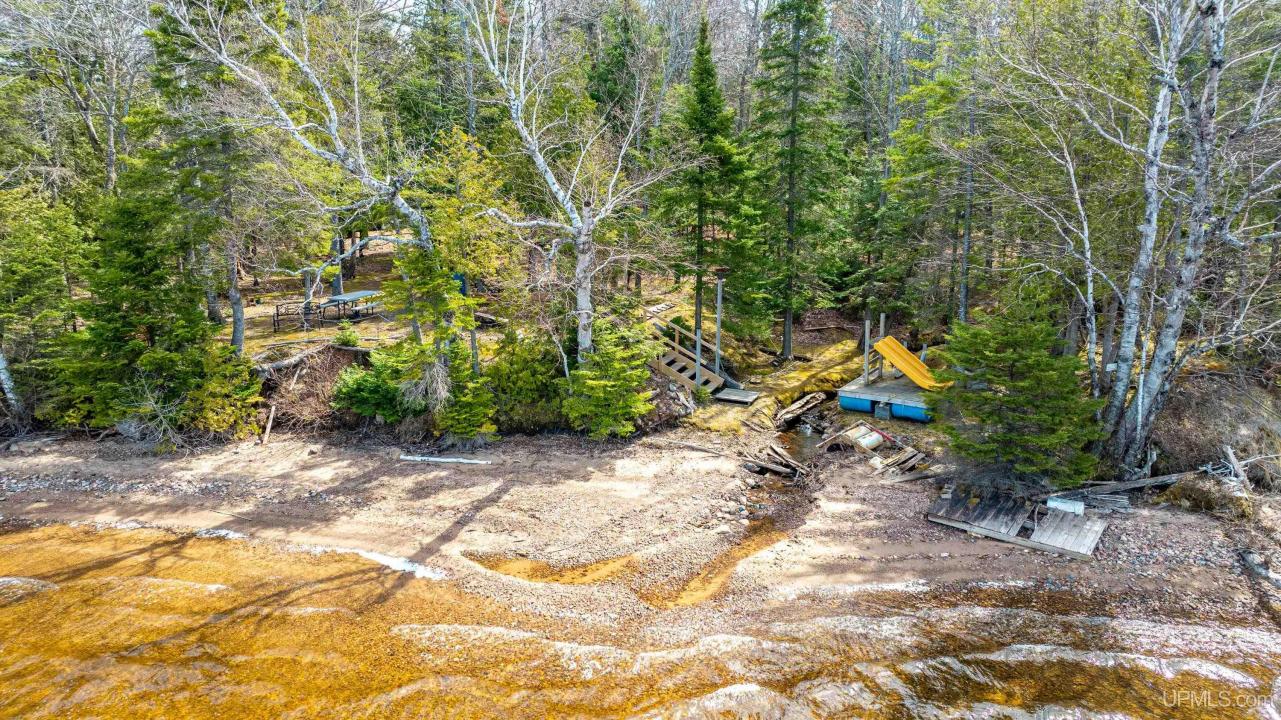 52165 Bootjack Rd, Lake Linden, Michigan 49945, USA