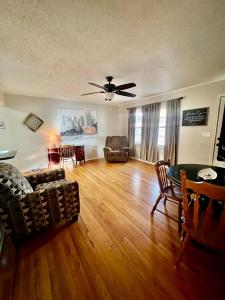 915 S 17th Street, Slaton, Texas 79364, USA