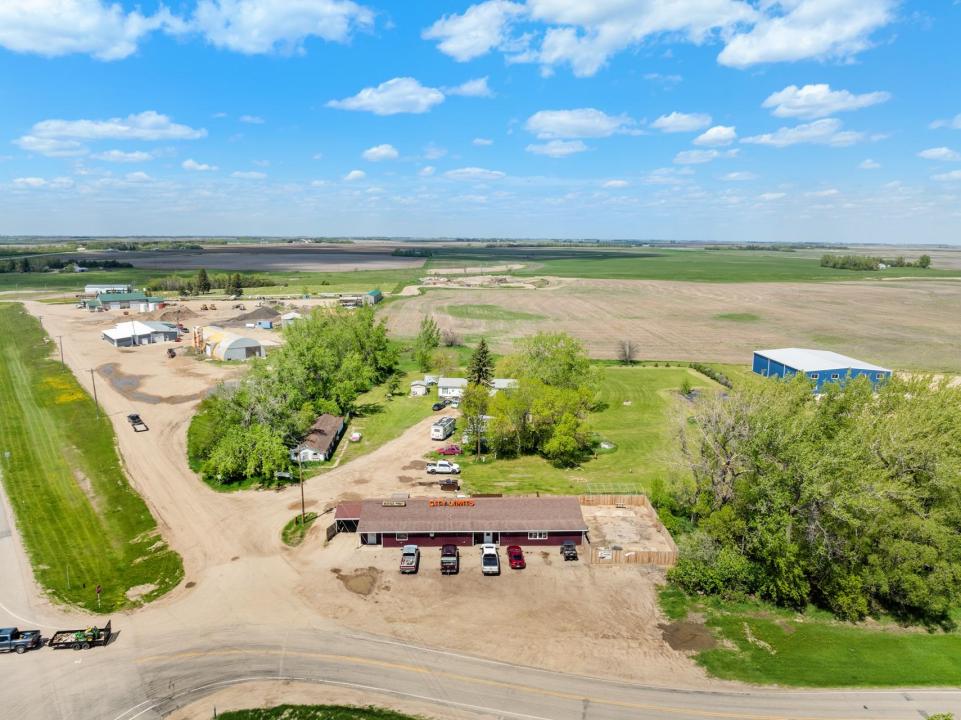 49900 NW 422nd Ave, Kenmare, North Dakota 58746