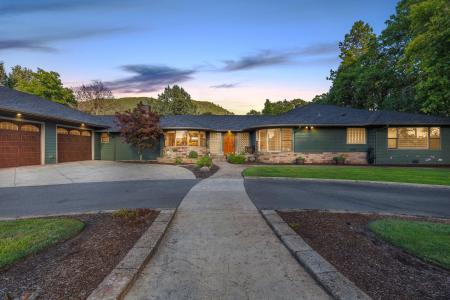 1117 NE Memorial Drive, Grants Pass, Oregon 97526, USA