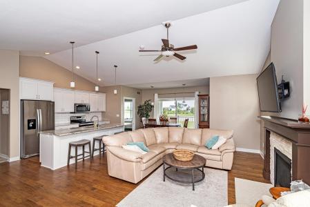 490 Bella Vista Court, Huxley, Iowa 50124