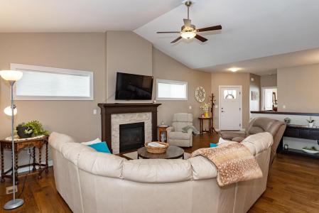 490 Bella Vista Court, Huxley, Iowa 50124
