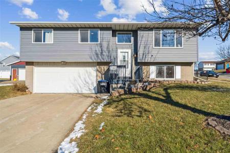 740 Deerfield Dr, Marion, Iowa 52302, USA