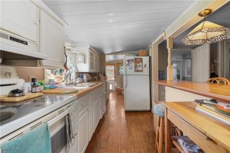 6253 Valeria Road, Bokeelia, Florida 33922, USA