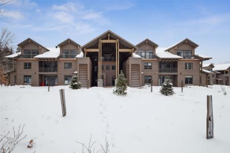 3040 Allée du Valais, Mont-Tremblant, Quebec J8E 1C6, Canadá