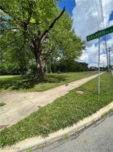 1729 Niles Road SE, Warren, Ohio 44484