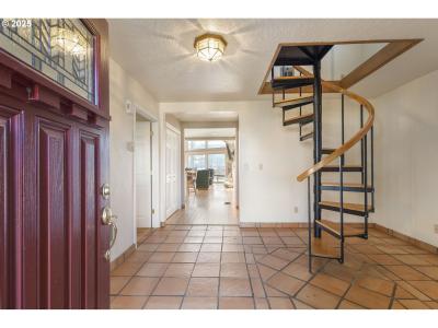285 W Sunny Sands Rd, Cathlamet, Washington 98612
