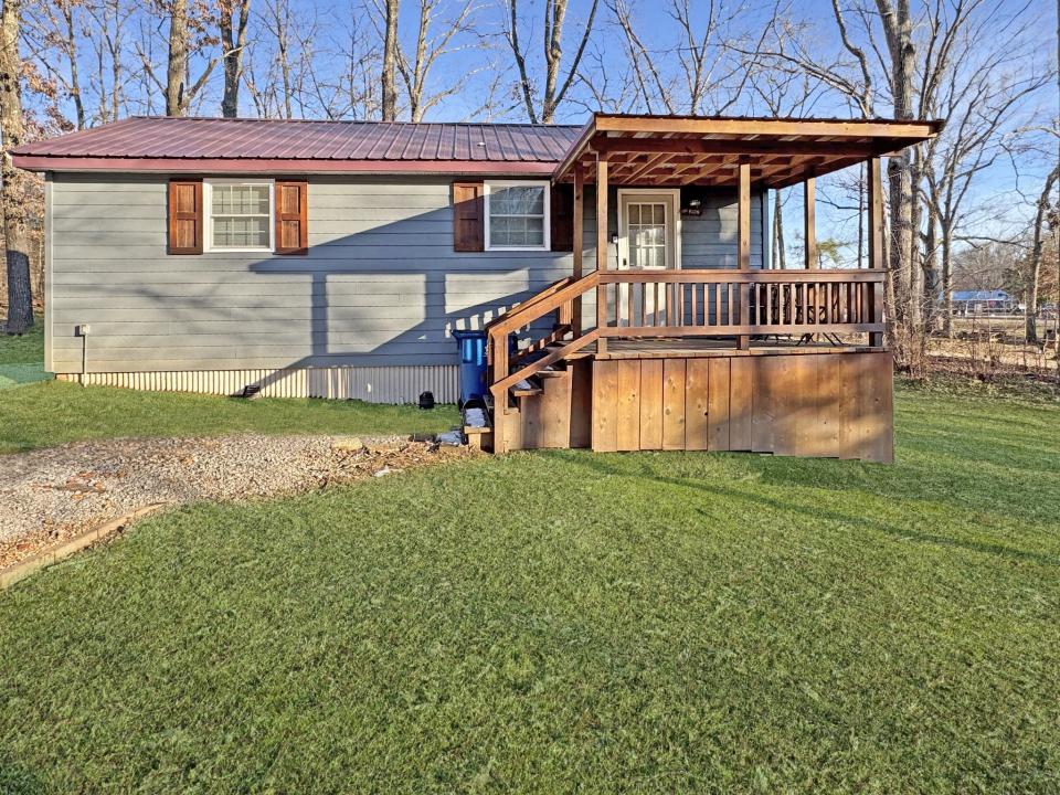 24 Eagle Creek Loop, Buchanan, טנסי 38222, ארצות הברית של אמריקה 