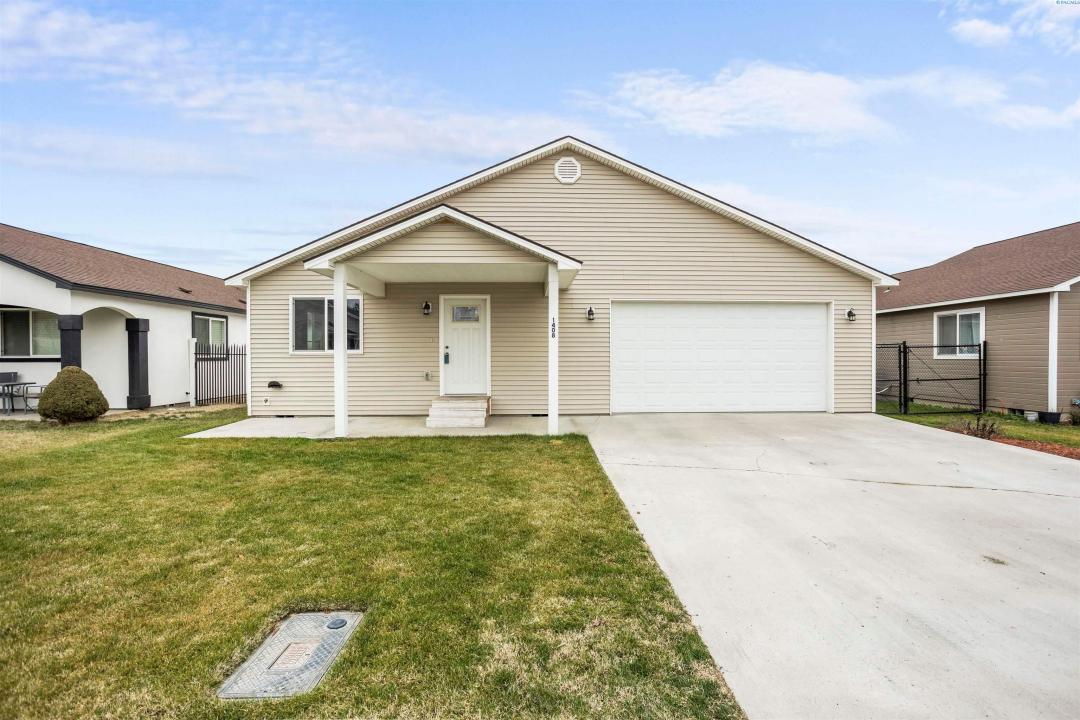 1408 Singh Lane, Sunnyside, Washington 98944