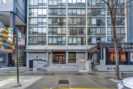 230 E Ontario Street , Chicago, Illinois 60611, USA