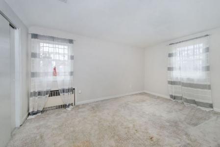 35 Taggart Way, Saddle Brook, New Jersey 07663