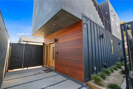 979 S Lake Street, Venice, California 90291, USA