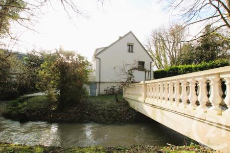 Gressy, Île-de-France 77410, アキタン
