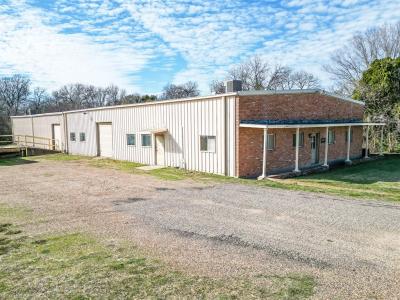 2415 N Preston Street, Ennis, Texas 75119, USA