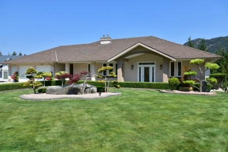 2675 DOEBERT ROAD, Blind Bay, British Columbia V0E 1H1, Canada