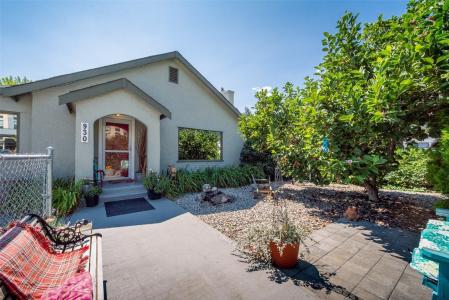 930 VERNON AVENUE, Penticton, British Columbia V2A 1P8, Canada