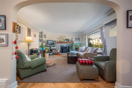 930 VERNON AVENUE, Penticton, British Columbia V2A 1P8, Canada