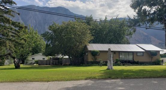 725 2ND AVE AVENUE, Keremeos, British Columbia V0X 1N2, Canada