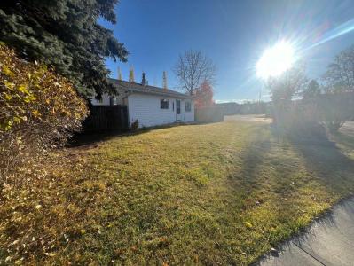 5507 WAGONER CRESCENT, Whitecourt, Alberta T7S 1A8, Canada