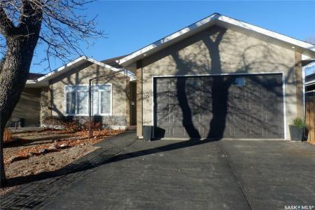 604 CENTRE STREET, Assiniboia, Saskatchewan S0H 0B0, Canada
