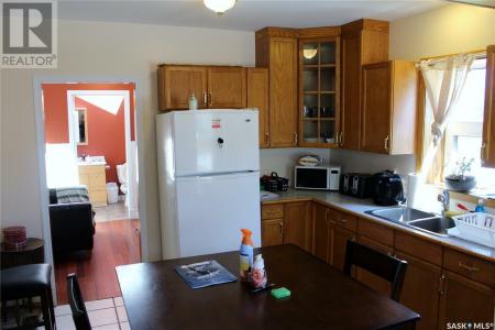 3 2ND AVENUE, Weyburn, Saskatchewan S4H 1W7, Canada