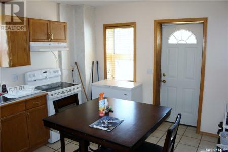 3 2ND AVENUE, Weyburn, Saskatchewan S4H 1W7, Canada