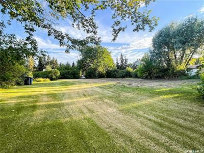 211 CENTRE AVENUE, Meadow Lake, Saskatchewan S9X 1E1, Canada
