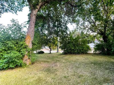 211 CENTRE AVENUE, Meadow Lake, Saskatchewan S9X 1E1, Canada