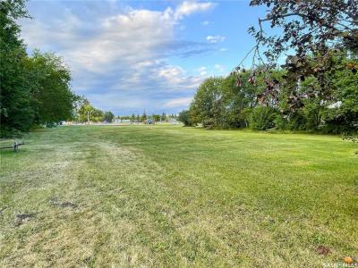 211 CENTRE AVENUE, Meadow Lake, Saskatchewan S9X 1E1, Canada
