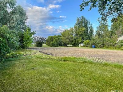 211 CENTRE AVENUE, Meadow Lake, Saskatchewan S9X 1E1, Canada