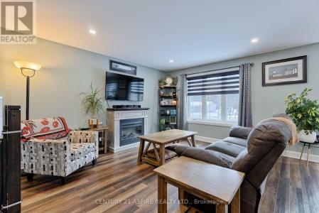 296 BLACK BAY ROAD, Petawawa, Ontario K8H 2W8, Canadá