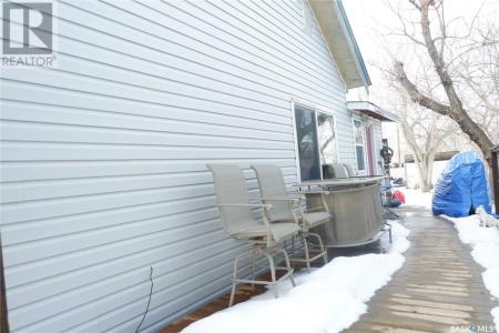 21 3RD STREET E, Willow Bunch, Saskatchewan S0H 4K0, Canada