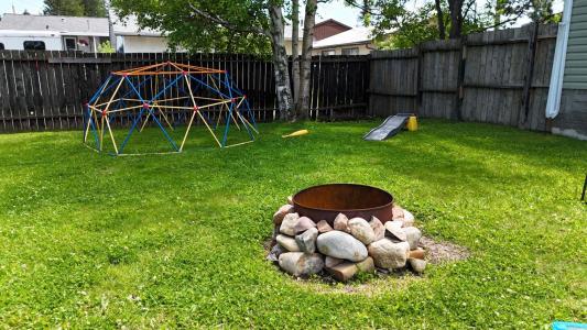811 45 STREET, Edson, Alberta T7E 1B3, Canada
