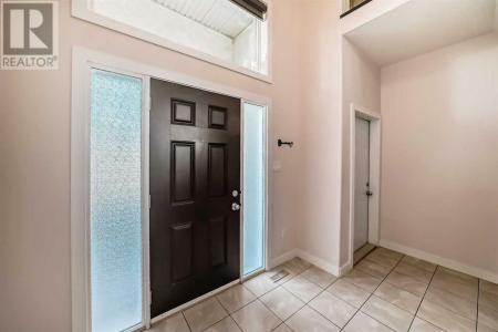 18 RIVERINE LANE WEST, Lethbridge, Alberta T1K 0P6, Canadá