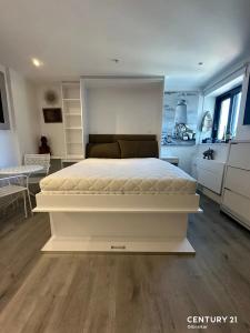 0/1, 9, The Hub, Eastside, Gibraltar