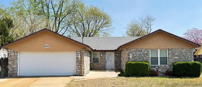 1221 S 28th Street, Broken Arrow, Oklahoma 74014, USA