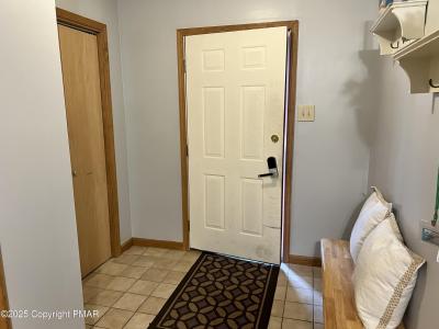 7 Gregory Place, Lake Harmony, Pennsylvania 18624