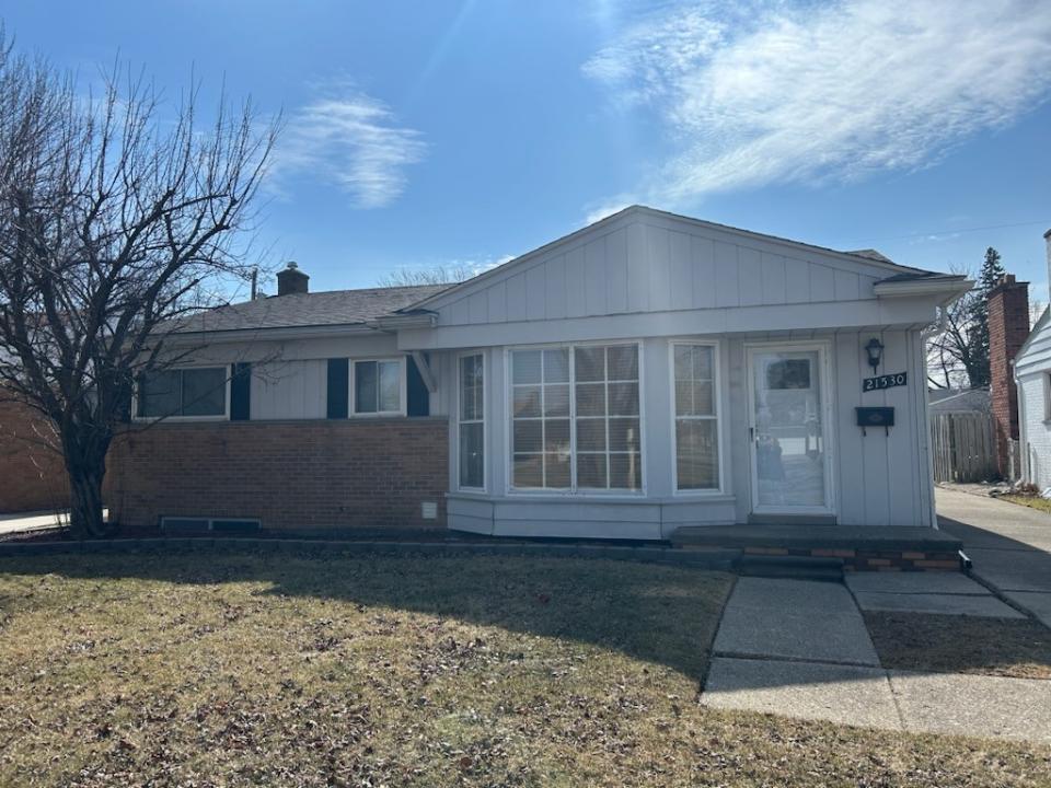 21530 Tanglewood Street, St. Clair Shores, Michigan 48082, Amerika Birleşik Devletleri