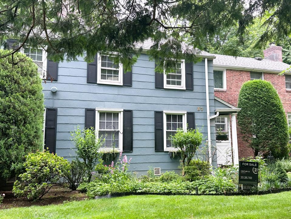 537 Grand Ave #N3, Leonia, New Jersey 07605, USA