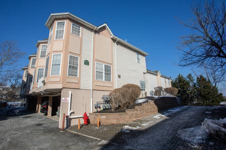 124 Adamecs Way, 1220 - South Amboy, NJ 08879, USA