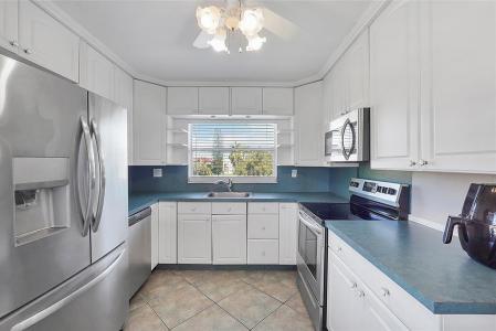 9020 Sunrise Lakes Boulevard, Sunrise, Florida 33322, USA