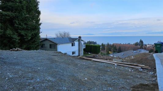 5230 LAGUNA WAY, Nanaimo, British Columbia V9T 5L7, Canada