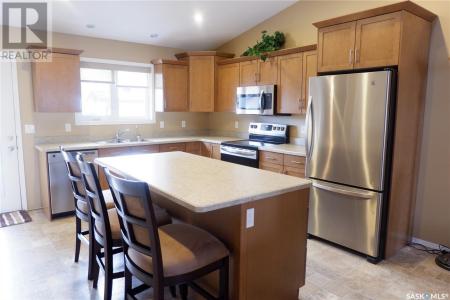 1 401 3RD AVENUE E, Assiniboia, Saskatchewan S0H 0B0, Canada