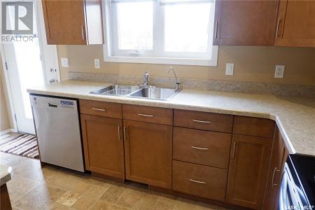 1 401 3RD AVENUE E, Assiniboia, Saskatchewan S0H 0B0, Canada