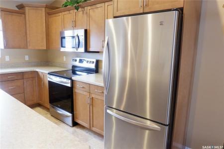 401 3RD AVENUE E, Assiniboia, Saskatchewan S0H 0B0, Canada