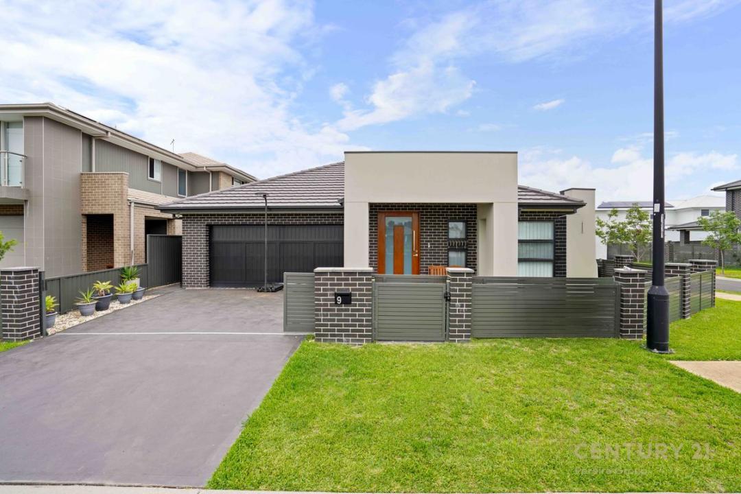 9 Rowland Avenue, Catherine Field, NSW 2557, Australia