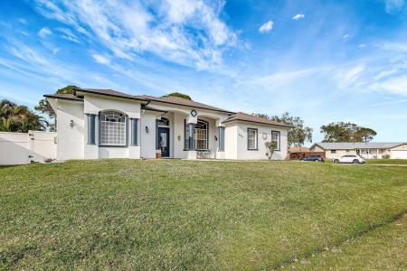 425 SE Evergreen Terrace, Port Saint Lucie, Florida 34983, USA