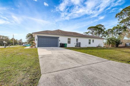 425 SE Evergreen Terrace, Port Saint Lucie, Florida 34983, USA