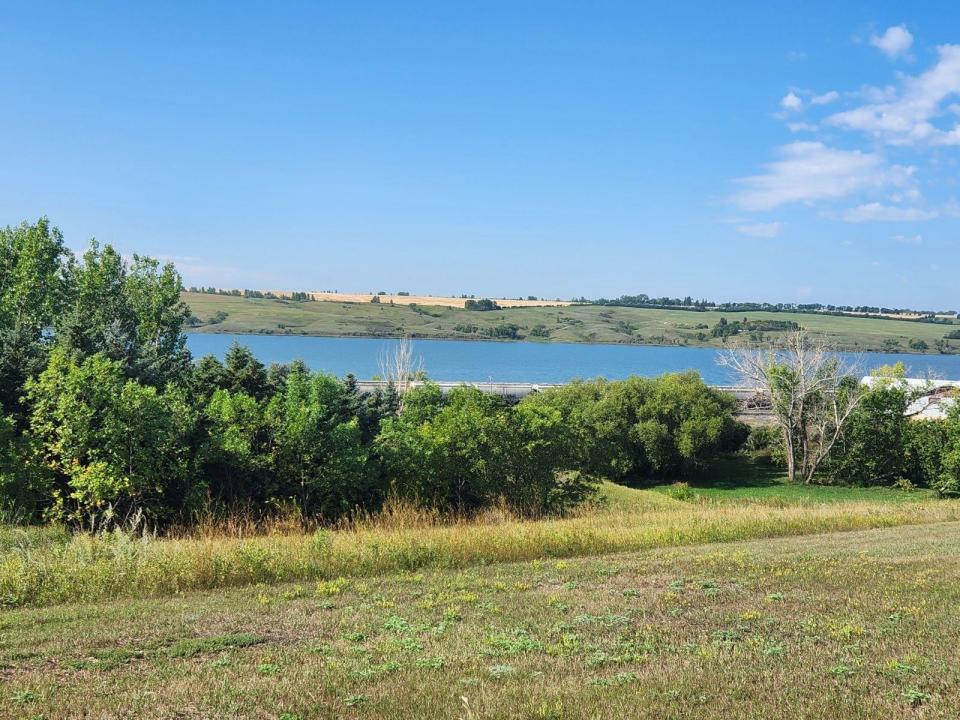 300 SE 4th Ave, Kenmare, North Dakota 58746